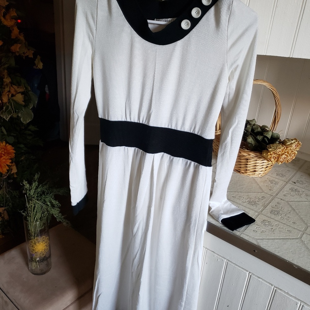 Medium Milkarose white dress with black trim